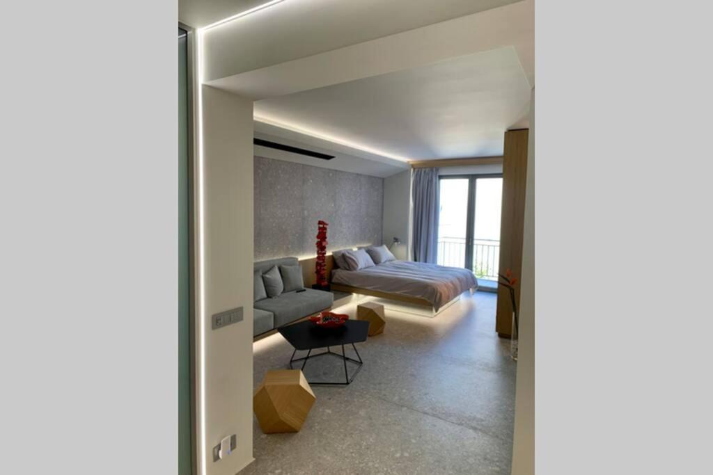 Gray Studio Athena Bagian luar foto
